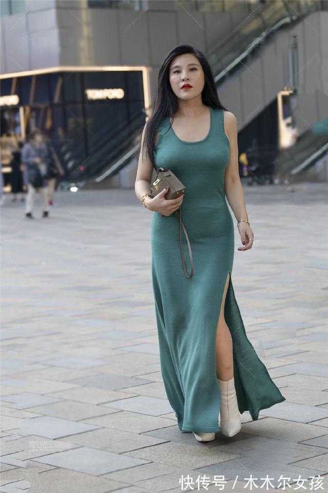 连衣裙|夏季穿搭裙装,尝试下修身长裙,清新显瘦又显成熟气息,美丽耐看