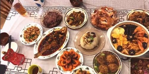 黄磊晒年夜饭，引200万人围观，网友：这也太丰盛了，馋死人