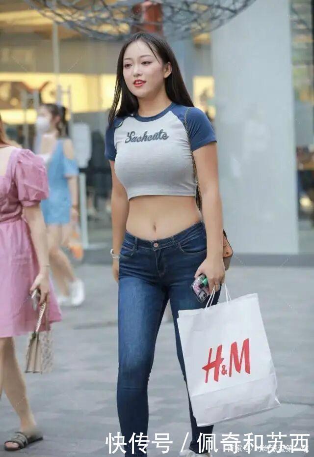 当“大象腿”遇上牛仔裤,会穿的女人往往这么做,否则后悔莫及!