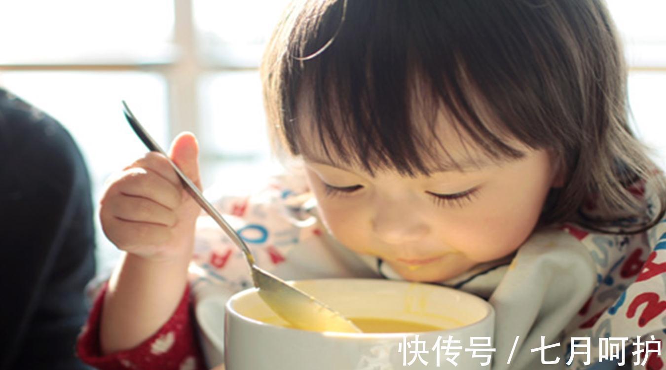 年龄|宝宝多大可以吃大人饭?育婴师:超过这个年龄才好,不少家长错了