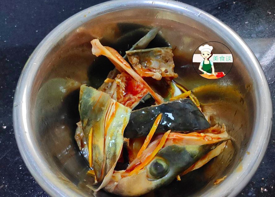 鱼头|冷天,家人最馋我做的腐竹鱼头煲,焖一锅特鲜美,好吃营养又好做