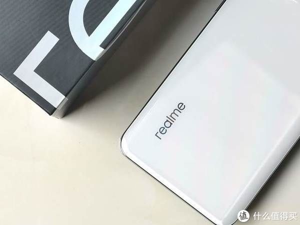 天花板|realme GT Neo2T“釉白”色图赏真实评价：精雕细琢，2K内颜值担当