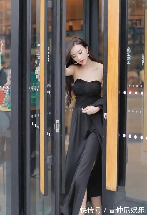 美女|都市女郎风的形象,一身单调黑色,凸显出高级感