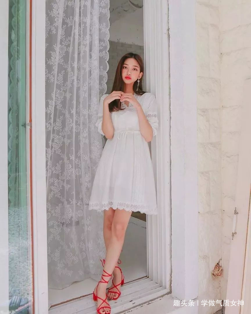 一字带凉鞋 凉鞋,这样穿才时髦 !