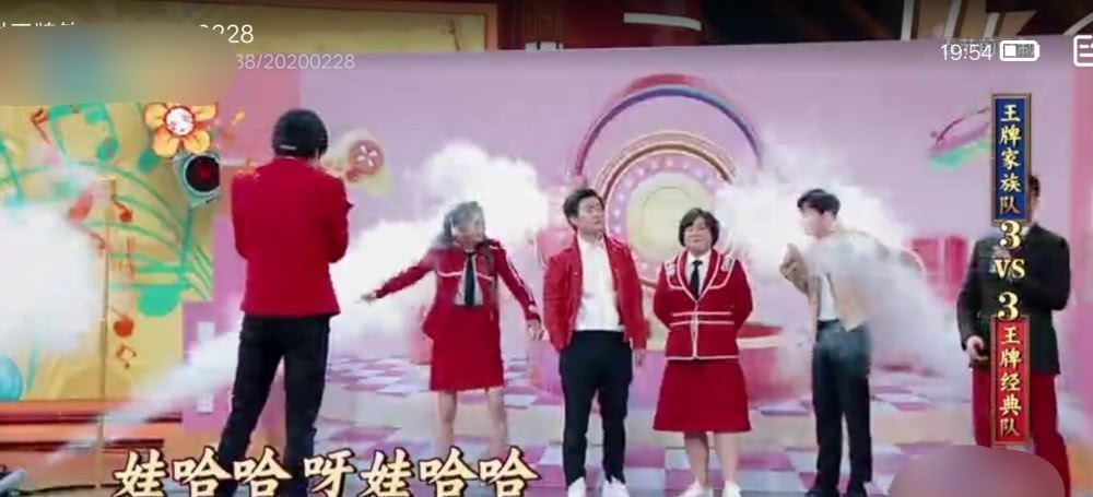 关系|关晓彤华晨宇关系有多好华晨宇游戏中出错,关晓彤及时救场