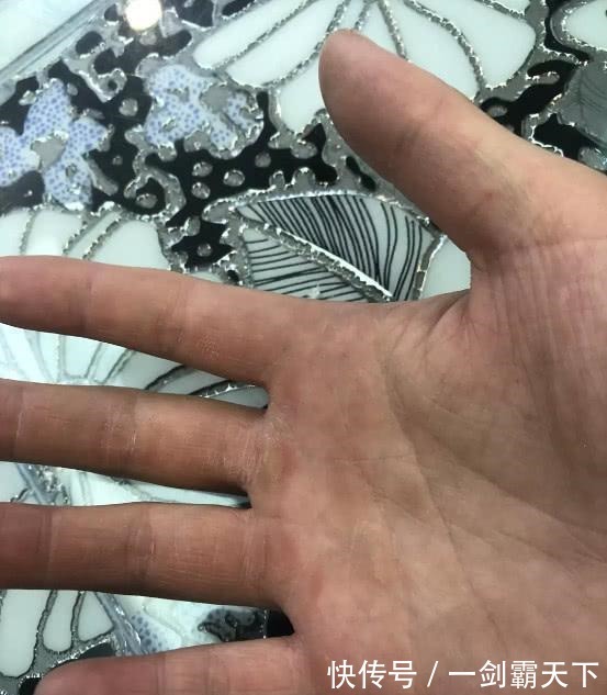 身材|小姐姐独爱欧美身材,坚持举铁锻炼,1年时间练成“中国卡戴珊”