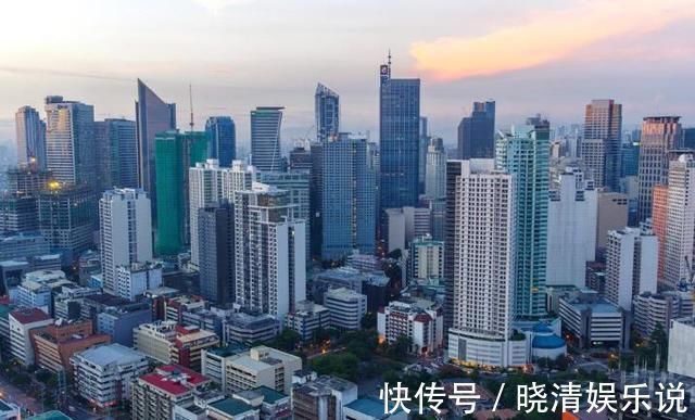 买房|当年刘强东承诺001号快递小哥,干满5年就买房,最后他做到了吗?