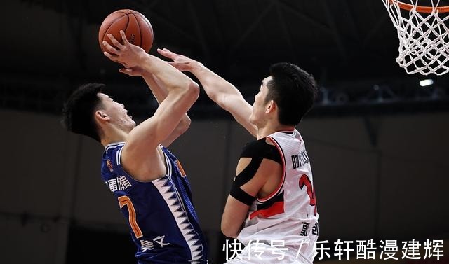 哈德森|爆冷!山东15分打爆上海,李春江彻底怒了,王哲林空砍18分