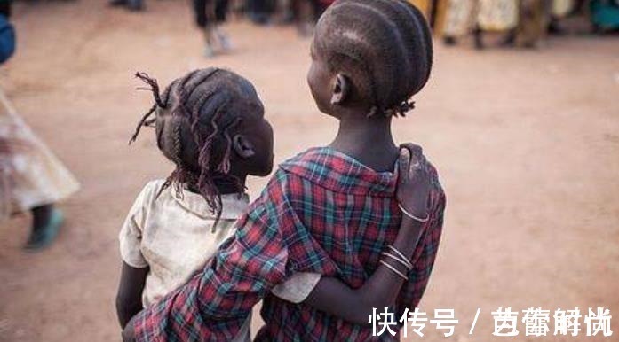 获奖#凭借残忍照片获奖无数,作者却在骂声中自尽,27年后女孩现状怎样!