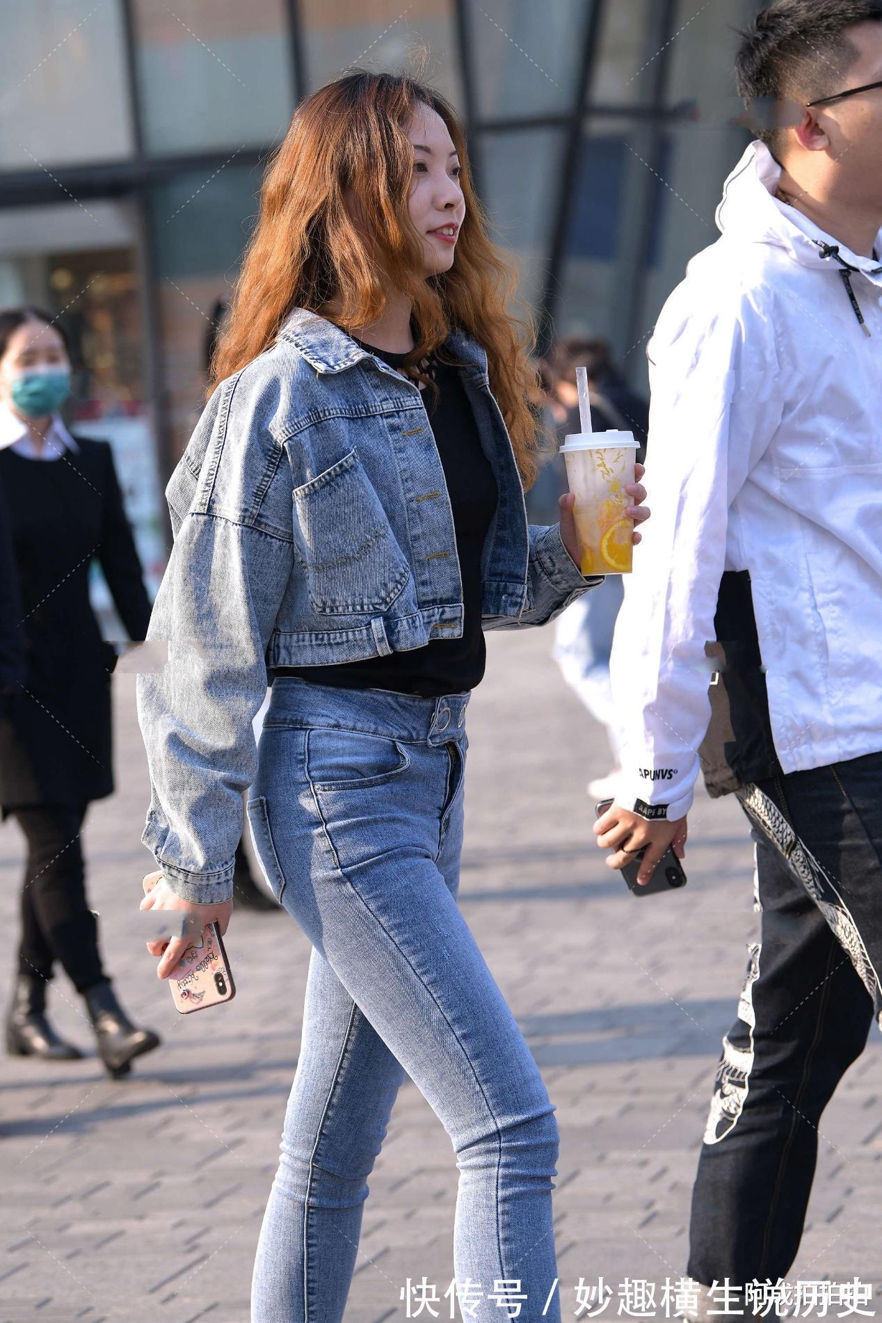 全牛仔 全牛仔穿搭酷帅潇洒,再采取叠穿方式,更显洋气摩登