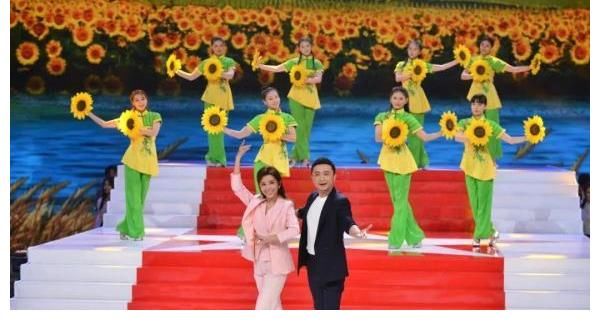 丰收联欢会|《星光大道》唱响“丰收联欢会”
