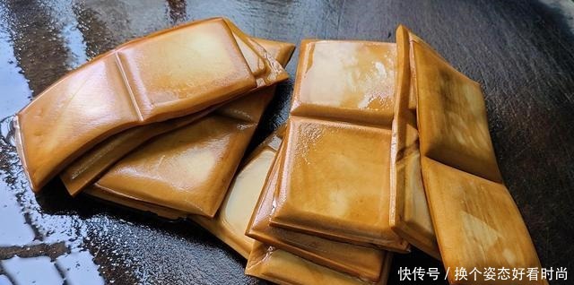美味|几块钱的香干,和蒜苗、猪肉简单一炒,出锅下饭又美味
