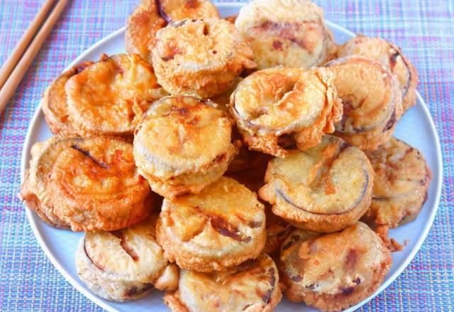 炸茄盒调面糊时,别只会放水,教你正确做法,外酥里嫩不脱糊