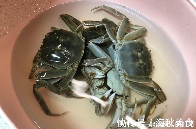 蒸大闸蟹，万万不能直接蒸，学会这一步，蟹黄不外流，肉质更鲜美