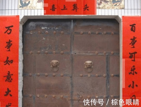 上下联!赶紧撕了吧!这春联很丢人,还不如不贴!