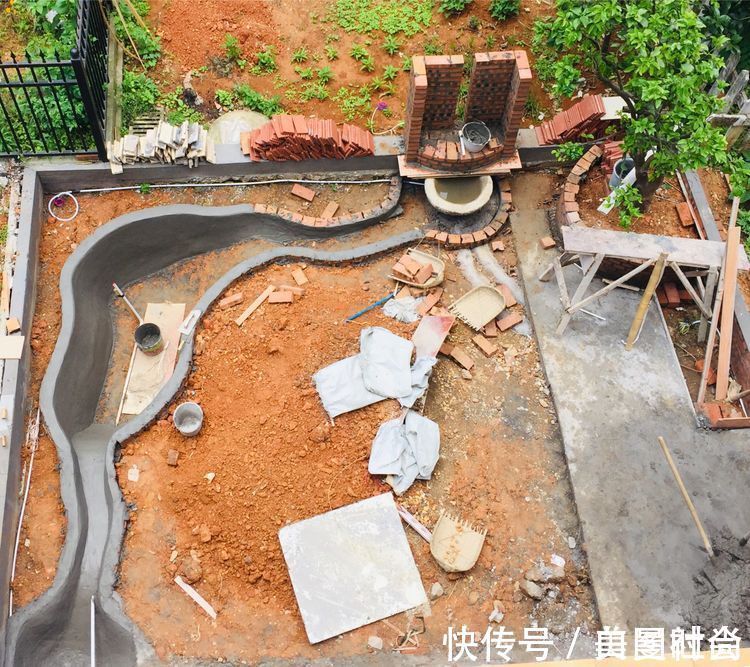 都市|三年前买了这30㎡小院,亲手改造成小花园,在繁华都市过田园生活