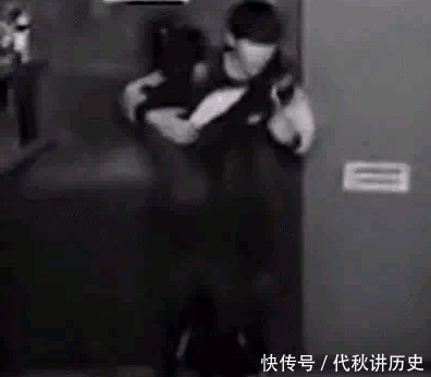 邓伦|杨幂和邓伦因害怕抱在一起引热议,镜头被放大后,网友:超甜!