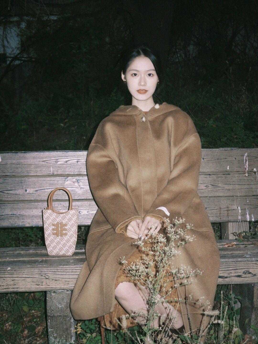 针织长裙|这个冬季的大衣这样搭,日常清新才是最佳