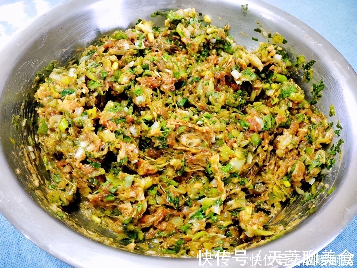 猪肉馅儿|芹菜猪肉馅儿这样调，放一夜都不出水，包饺子烙馅饼，老香了