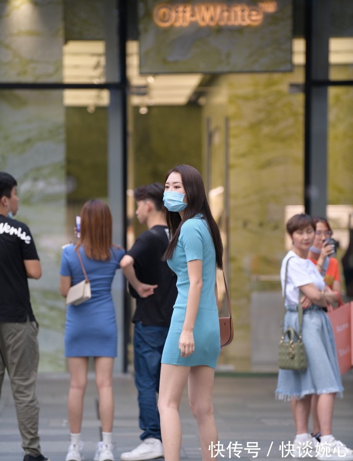 穿搭 秋季“辣妈”穿搭,选择短袖连衣裙,展现别致成熟魅力!