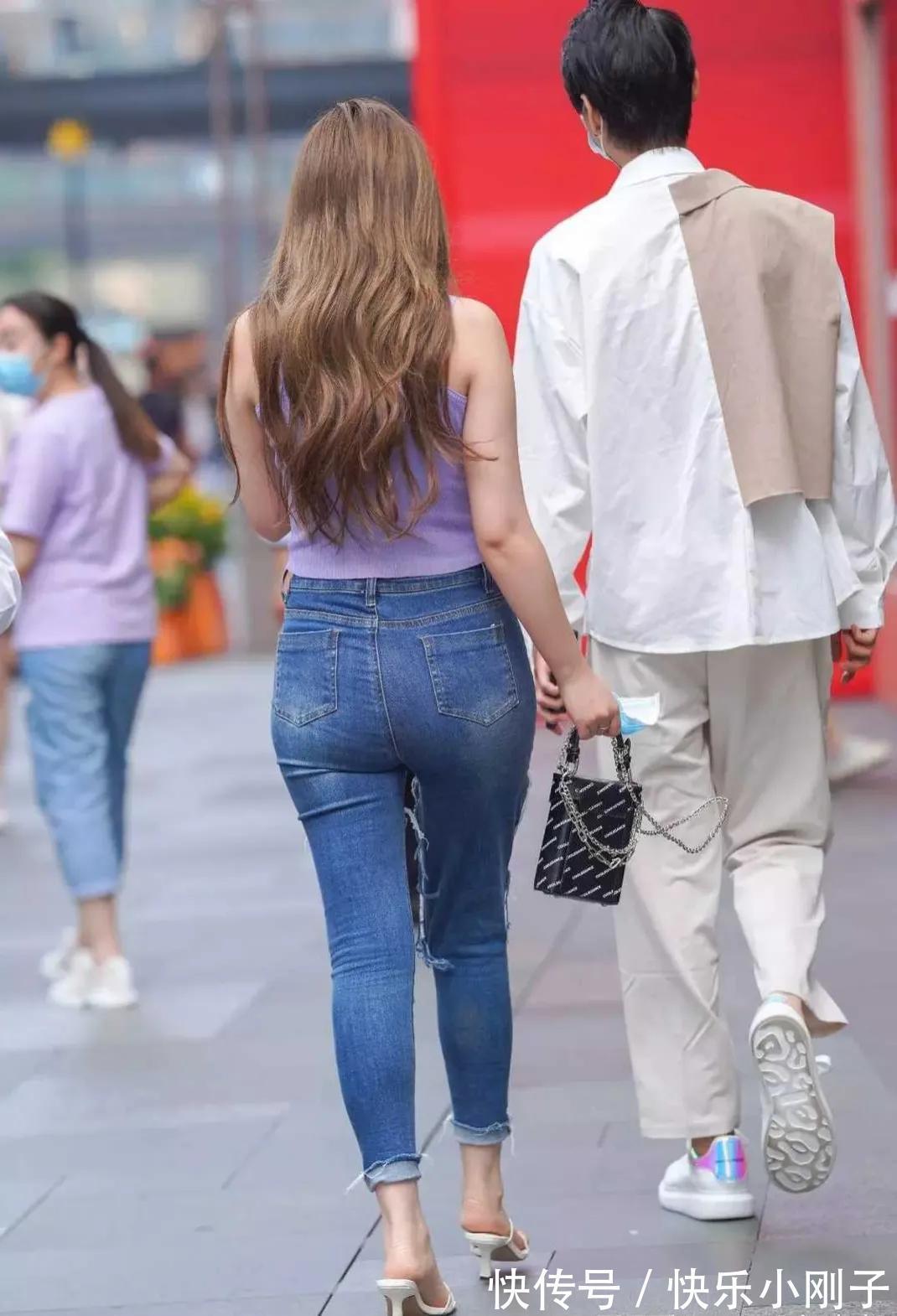 牛仔裤 颜值和身材都一般的女生,只是因为穿了一条牛仔裤,就变得很惹眼