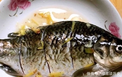 炖鱼时,牢记“3步1不放”,鱼汤鲜嫩无腥味,营养味浓,特别香