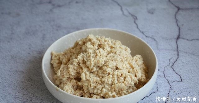 1块豆腐,1块鸡胸肉,就能轻松做成的鸡肉豆腐堡。营养味道好