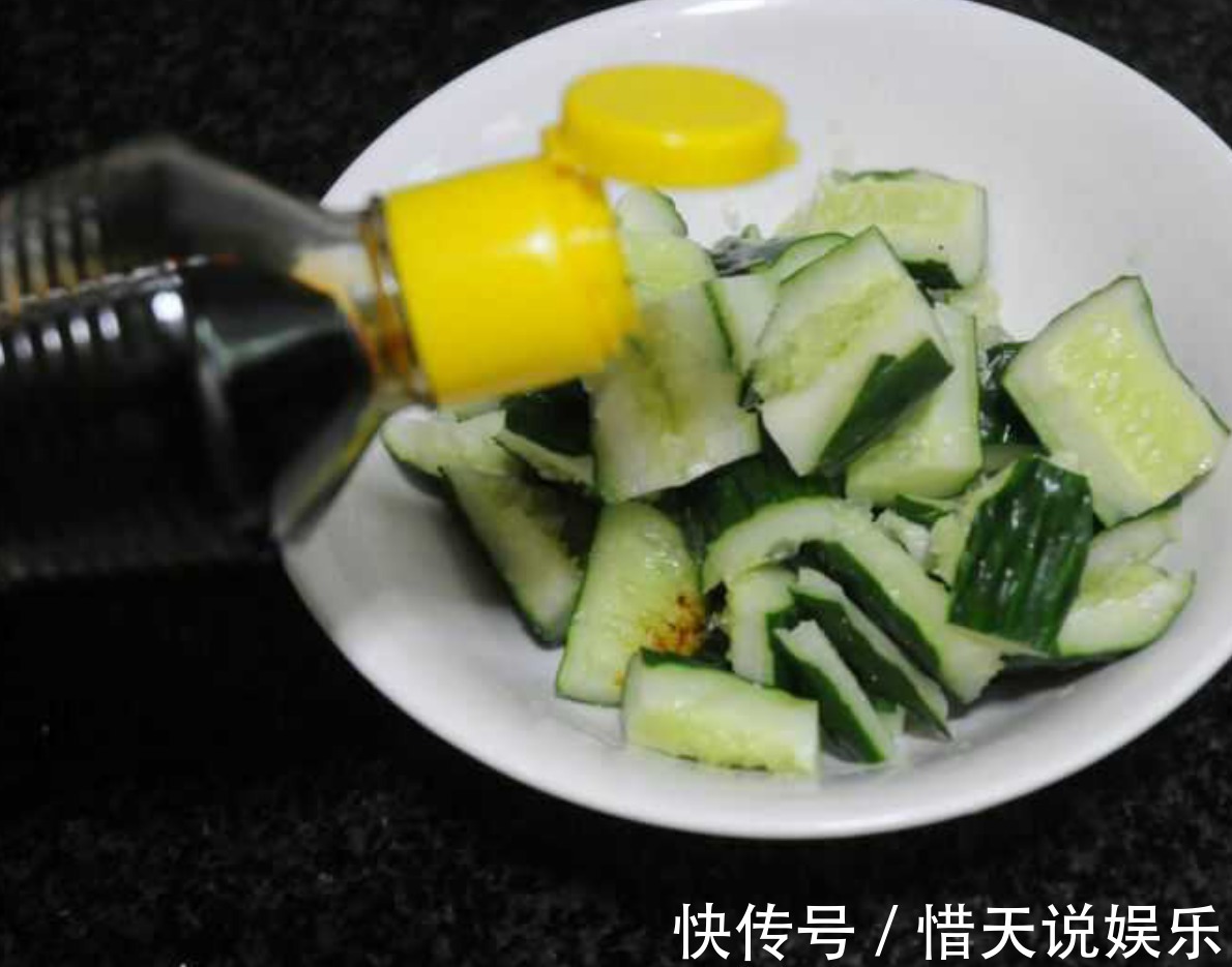 黄瓜|凉拌黄瓜时,很多人忽略了两步,难怪黄瓜不清脆,还不入味!