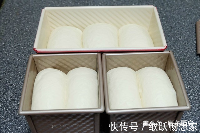 这个面包配方好，牛奶、黄油、鸡蛋全不放，一次发酵，香软又健康