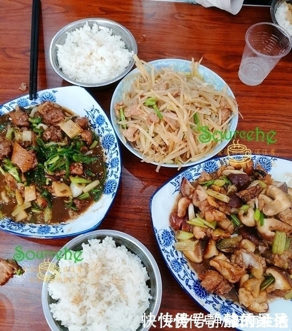 男友|男友约吃饭，在路边的快餐店，三道菜家常菜98元，你看值不值