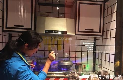 医生|3岁男童误将502胶当滴眼液,幸好妈妈及时处理,医生也为她点赞