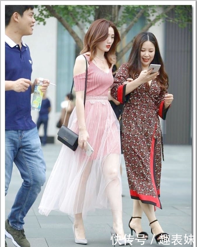 美丽|街拍:小姐姐不仅长相美丽还会穿搭,气场都很大