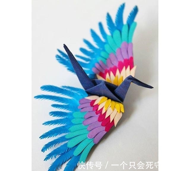 惊艳|男子每天折一纸鹤 1000天后作品惊艳众人