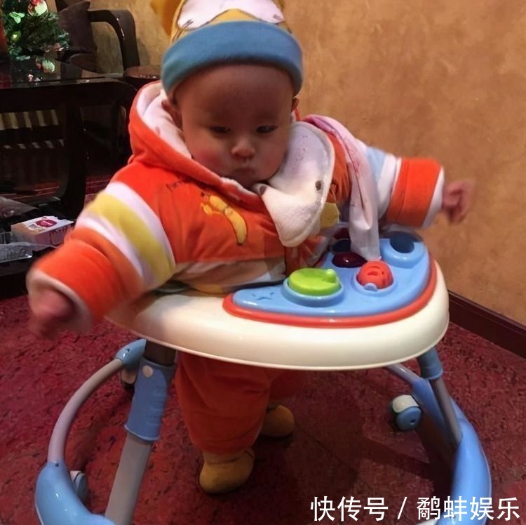 老来得子|家长的3种行为,影响宝宝脊柱发育,长大可能“矮”人一截