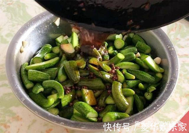 腌黄瓜时,直接加盐腌是大错特错!多加1步,黄瓜香脆又好吃