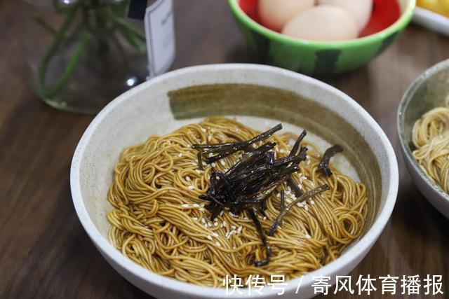 油面|教你做网红葱油面，酱香浓郁，爽滑不油腻，好吃的关键就在葱油汁