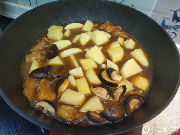 尖椒块|炒鸡肉时，先焯水还是直接炒？不少人搞错了，难怪鸡肉不嫩还发柴