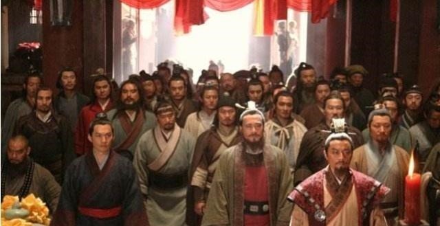 梁山泊开局的人物晁盖两个错误,过分的信任一人,忘记了提拔一人