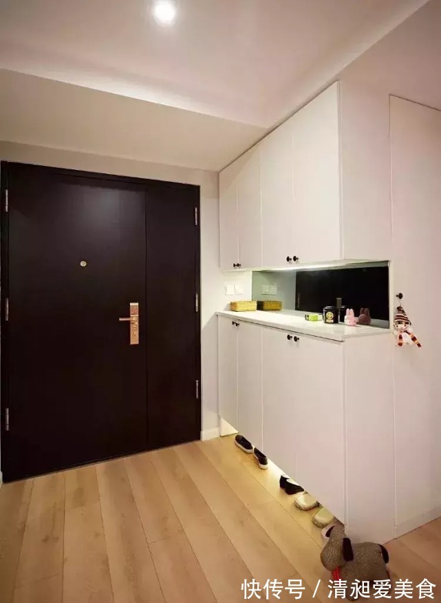 玄关柜|电视墙要不要装柜子？一进屋就被迷住了，全屋太漂亮了