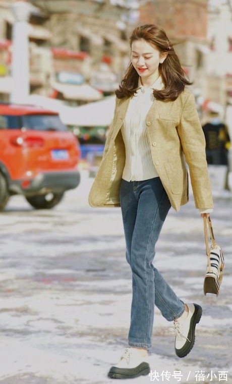 搭配 这才是30、40岁普通人的穿衣典范,自信优雅,基础款穿出高级感