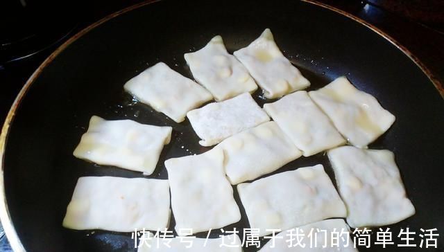 猪腩|早餐,面包馒头不如它,不用揉面,平底锅一煎,5分钟出锅