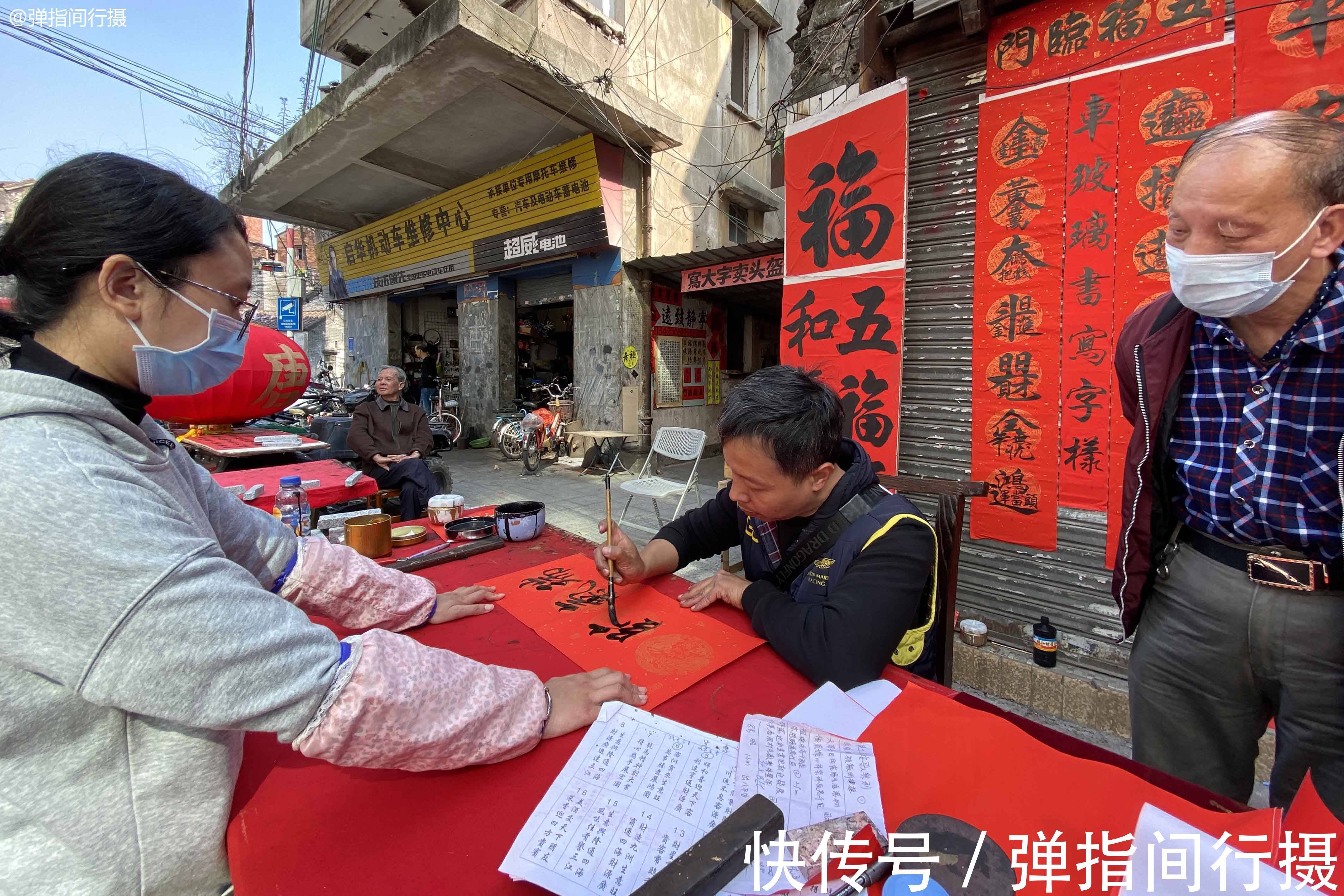 春联&佛山最有年味的老街，百米街道挂满春联，组合体书法外地人难看懂