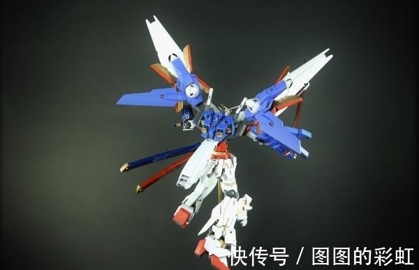 混搭|闪光、独角兽高达模型混搭改造“闪光独角兽”高达模型