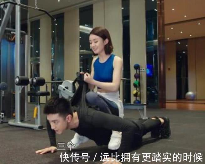 金瀚現(xiàn)場俯臥撐,董力叫楊超越坐上去試試,她隨后的反應讓人意外