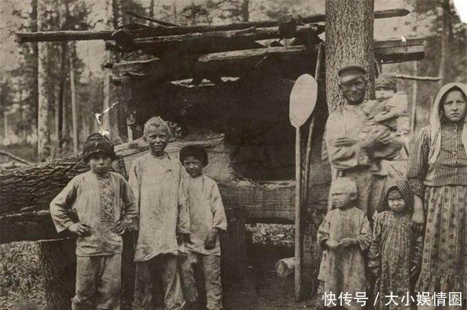 住民|上世纪初西伯利亚的住民生活，帽子和怀表是当地人的奢侈物件
