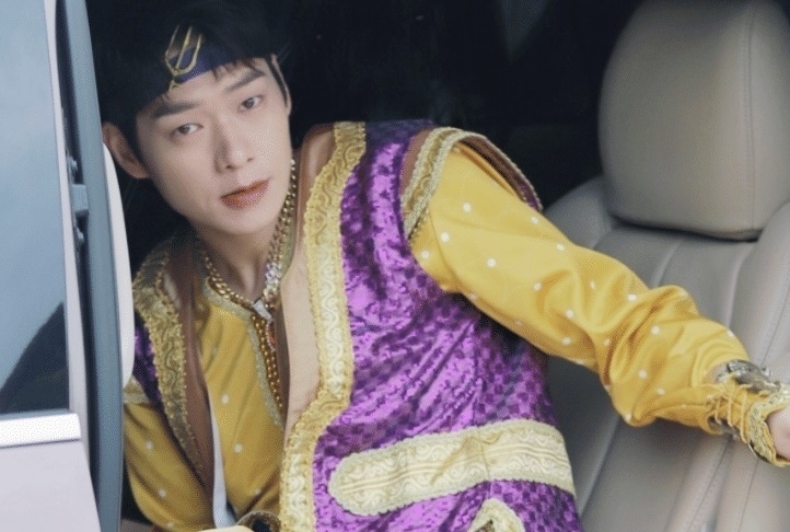 养眼|《奇异剧本鲨》路透:魏大勋异域造型养眼,王源是“在逃王子”吧