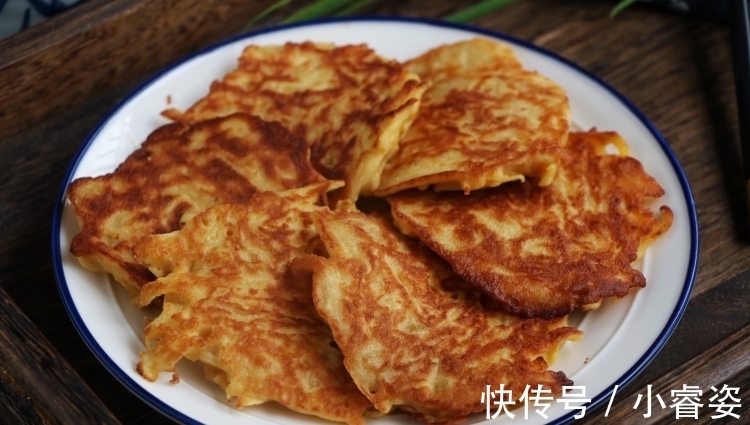 早餐|苹果加2个鸡蛋，8分钟做成早餐，又香又软，出锅馋到流口水，真香