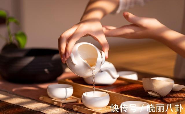 乌龙茶@茶叶保存多久？“一年茶，三年药，七年宝”啥意思？看完茅塞顿开