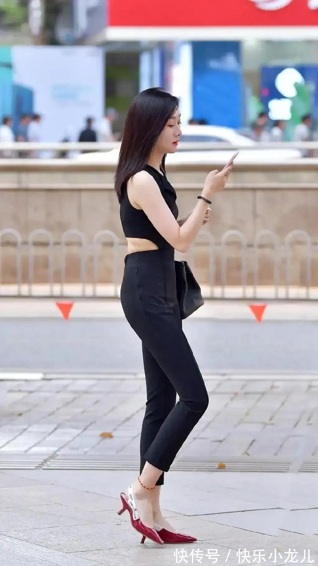 穿搭 黑色穿搭的小姐姐,自然的美 吸引的美