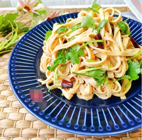 发硬|拌干豆腐丝,干豆腐直接焯水就外行了,没做这1步,难怪口感发硬